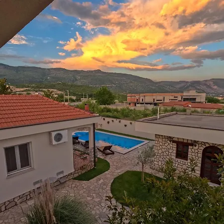 Villa Flower Garden