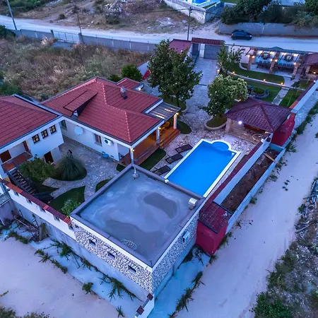 Flower Garden Villa *